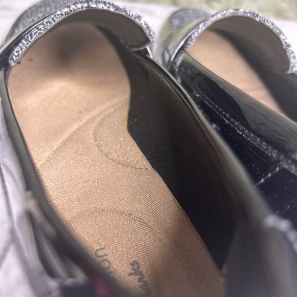 Clarks Patent Leather Loafers Women’s Size - Picture 4 of 7